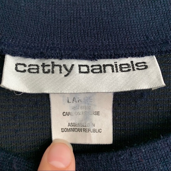 Vintage Cathy Daniels Navy Blue Textured Knit Gold Clasps Sweater Size Large - Picture 7 of 10